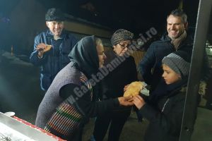 Gogoşi de târg, surpriză pentru colindătorii din Picior de Munte