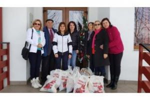 DEPUTATUL PSD DANIELA OTEȘANU LE-A OFERIT CADOURI BĂTRÂNILOR DIN CENTRELE DE LA ROEȘTI ȘI SCUNDU