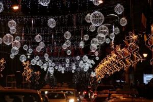 USR a calculat câţi bani a cheltuit în acest an Municipalitatea pentru iluminatul festiv din Capitală. Suma e mult mai mare faţă de 2017 