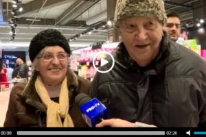 Doi bunici i-au luat nepoatei un cadou de Crăciun special: ”Un aparat de ras şi o cremă”