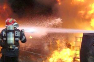 O remorcă a fost cuprinsă de flăcări la Șibot, judeţul Alba