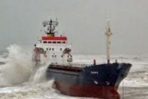 Un Crăciun în Marea Roşie şi altul în Atlanticul de Nord cu Hruşcă la difuzor. Reporter de Cursă Lungă