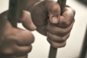 A încercat să evadeze din închisoare în noaptea de Crăciun. Ce s-a întâmplat când a ajuns la gardul închisorii înalt de şase metri