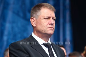 Klaus Iohannis si sotia sa, prezenti la slujba de Craciun de la Sibiu
