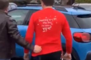 După sabia din Giurgiu, UN ALT ATAC BARBAR marchează Crăciunul. A FOST RĂZBOI în parcare. Video