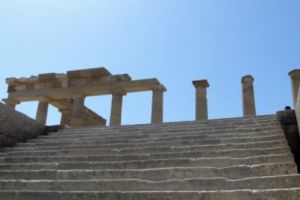 Poza de NUNTĂ a unor BRITANICI a PROVOCAT un adevărat DEZASTRU. Acest lucru a fost INTERZIS în GRECIA. Foto 18+
