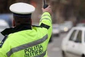 A fost la un pas de a provoca o TRAGEDIE. S-a URCAT BEAT CRIȚĂ la volanul unui AUTOBUZ. Video