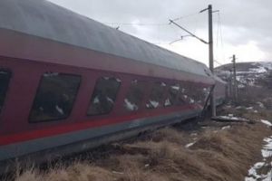 ACCIDENT FEROVIAR grav. Pasagerii au stat în CÂMP toată NOAPTEA