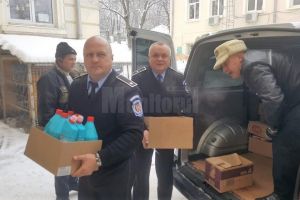 Cadouri oferite de Poliţia Locală Suceava la Căminul pentru Persoane Vârstnice Solca si ...