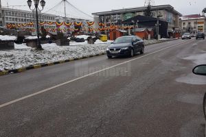 Străzi închise circulaţiei rutiere, miercuri şi joi, în zona centrală a Sucevei