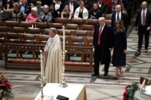  Preşedintele Trump şi Melania Trump, cântând colinde de Crăciun la Catedrala Naţională. VIDEO în articol