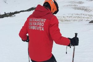 Zeci de turişti blocaţi în munţii Bucegi din cauza troienelor de zăpadă