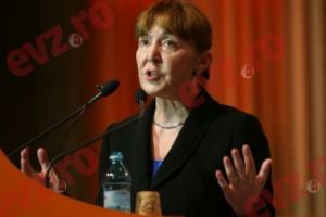 Monica Macovei a dat lovitura! Cu ce sumă colosală şi-a închiriat vila: Salariul acesteia este uriaş