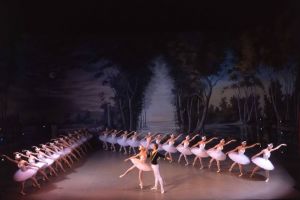 Celebrul balerin rus Andrey Batalov aduce Lacul Lebedelor pe scena Operei Române din Timişoara