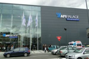 AFI Ploiesti a fost EVACUAT din cauza unui incendiu. Peste 1000 de persoane se aflau in mall