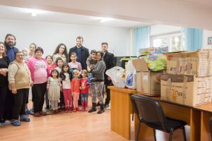 Daruri pentru copiii şi mamele de la Centrul Maternal Troianu din Râmnicu-Vâlcea