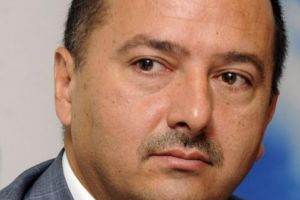 VIDEO – Remus Borza, deputat independent, CANTA PENTRU TOTI ROMANII: Vin colindatorii!