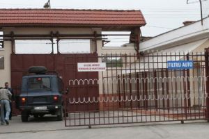 Surpriză URIAȘĂ de Crăciun pentru GARDIENII de la GHERLA. Un „IEPURAȘ” Playboy a stârnit un scandal URIAȘ. Galerie FOTO INCENDIARĂ