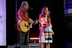 Concert de Colinde sustinut de Paula Seling si Ducu Bertzi, in Orasul Seini (FOTO)