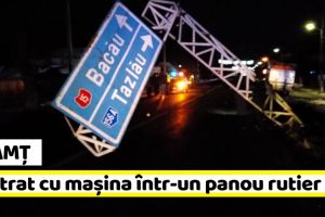 Neamţ: Un şofer a intrat cu maşina într-un panou rutier