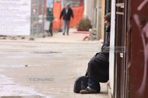 Se strâng haine de iarnă pentru oamenii străzii, la Timişoara