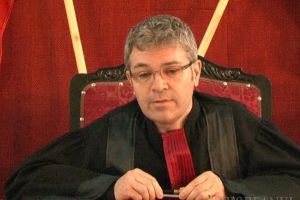 Drag de infractori: Judecătorul inculpat Ovidiu Galea ţine morţiş să judece la secţia penală