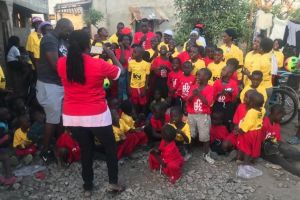 VIDEO FOTO Gest impresionant al unui jucător de la FC Hermannstadt – A donat bani şi bunuri pentru copiii orfani din Zambia