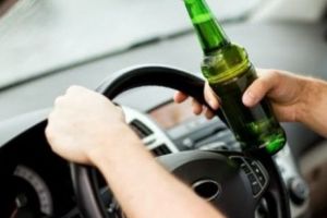 Incredibil. Un JUDECĂTOR a fost prins BĂUT la VOLAN. Acesta fost trimis în JUDECATĂ