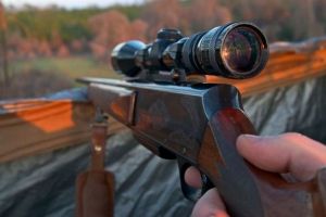 Bătrânel depistat de poliţie că deţinea ilegal o armă