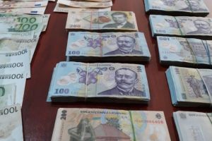 Perchezitii la locuintele unor suspecti de contrabanda cu tigari. Ce au gasit politistii in casele persoanelor vizate de cercetari