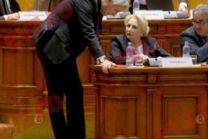 Multinaţionalele şi băncile joacă la CACEALMA. Nu pleacă din cauza  TAXEI pe LĂCOMIE