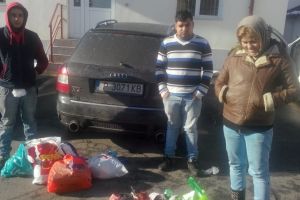 Au furat hainele din containerul special amenajat pentru colectarea donaţiilor
