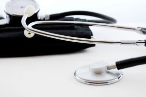 Medicii pot să se pensioneze la cerere la vârsta de 67 de ani