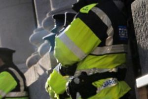 Cel mai CONTROVERSAT gest al ANULUI. Un poliţist a APĂRUT într-un VIDEOCLIP al unei MANELE. „Aici e MAFIA”