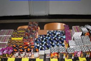 Aproape 5.000 de materiale pirotehnice confiscate de poliţişti!