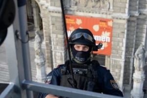 ALERTĂ. Biserică ATACATĂ de indivizi mascaţi. Cel puţin cinci călugări au fost răniţi. Oraşul este în PANICĂ