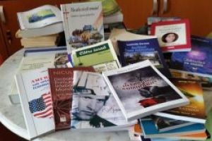 Peste 160 de cărţi, donate Bibliotecii din Târgu Secuiesc, în urma unei campanii lansate de poeta Mihaela Aionesei