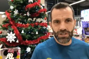 Tibi Uşeriu a cumpărat primele 10 pachete pentru copiii din Republica Moldova (VIDEO)