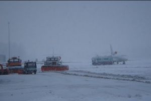 O FURTUNĂ puternică a paralizat TRAFICUL aerian în SUA. Sute de ZBORURI au fost ANULATE