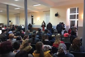 Colindele Centenarului au umplut căminul cultural din Bozieş. Copiii au primit daruri (FOTO)