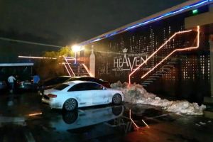 Surpriză pentru poliţiştii locali la un club din Timişoara. Teoretic, era închis pentru zgomot