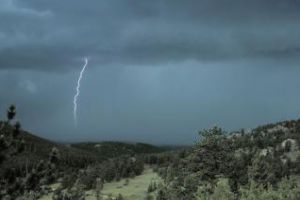 La Bucureşti, Firea închide şcolile mai devreme, din cauza avertismentelor de ploaie