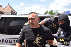 FOTO VIDEO Hoţii care au jefuit casa patronului de la Elis Pavaje, trimişi în judecată. Cum a decurs  furtul din casa omului de afaceri