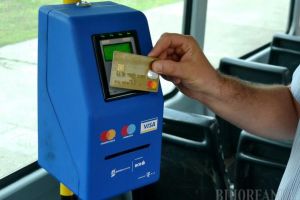 Din ianuarie, biletele OTL se vor cumpăra cu cardul, inclusiv din tramvaie şi autobuze!