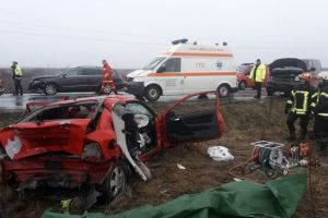 Accident rutier mortal in judetul Brasov. Patru autoturisme implicate. Mai multe victime, dintre care doua au decedat 