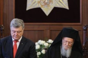Preţul AUTOCEFALIEI: Ucraina CEDEAZĂ Patriarhiei de la Constantinopol mai multe MĂNĂSTIRI şi BISERICI
