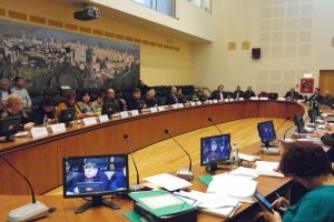 Consiliul local: Trei ore de bătut apă în piuă