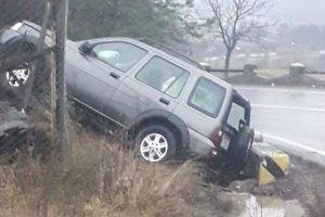 Accident, pe DN 1: Cântăreţul de muzică populară Cornel Borza a zburat cu maşina peste un gard. „Scula rea nu piere!” (FOTO)