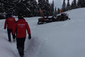 Intervenţie a salvamontiştilor din Alba pentru căutarea unor persoane rătăcite în afara pârtiei de la Vârtop