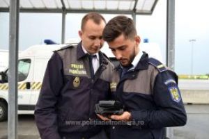Pentru minivacanta de Anul Nou, politia de frontiera recomanda sa se foloseasca toate punctele de iesire si intrare in tara pentru a ocoli ambuteiajele